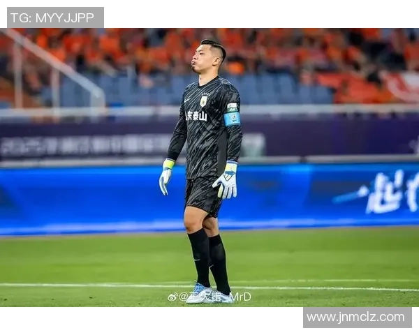 足球明星因失误向球迷诚恳道歉重拾信心与支持的决心